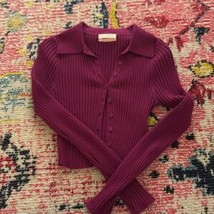 Adorable cashmere magenta collared button up !